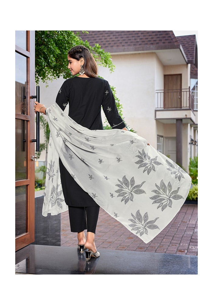 Malishka Export Black Cotton Embroidered Kurta Pant Set for Women - Image 2